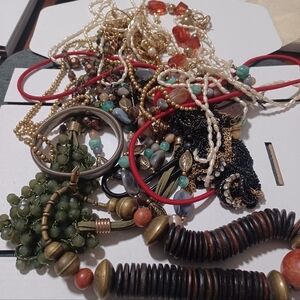 Who Loves Vintage Retro Jewelery?? Check My Listings.. Lots Of New Stuff..